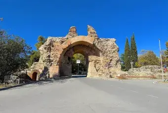 Римские ворота. Хисаря. Болгария