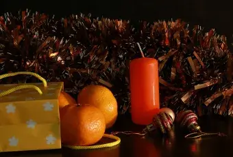 Апельсины и свеча