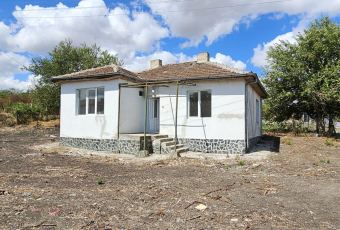 Дом в селе Дюоево, Бургасская область — 70 м² с участком 633 м²