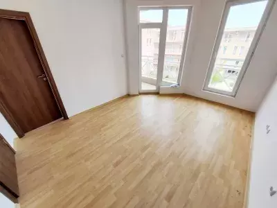 Гостиная комната без мебели