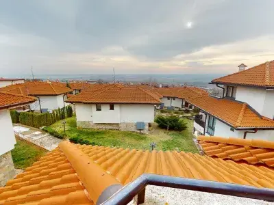 Панорамный вид на территорию комплекса и море