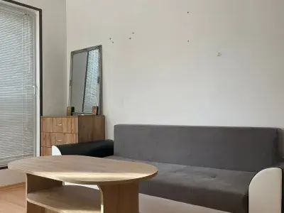 диван и столик