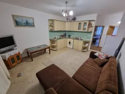 Меблированный холл