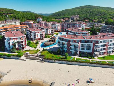 комплекс на первой линии моря