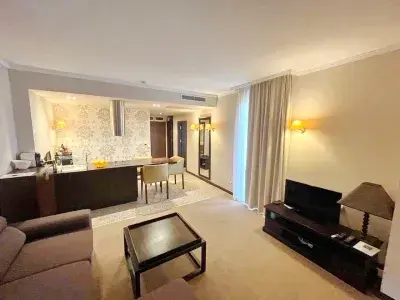 Barcelo Royal Beach Resort | Двухкомнатная квартира: гостиная, кухня 