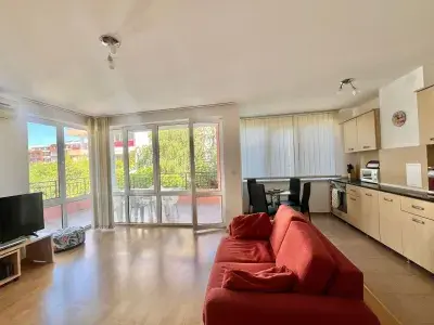 Fort Noks Riviera | Двухкомнатная квартира: гостиная, кухня 