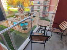 терраса с летним столиком