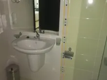 умывальник в ванной комнате