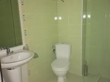 ванная комната с душевой кабиной