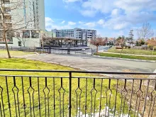 терраса с видом на городскую территорию