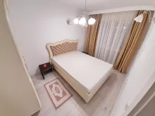 1 спальня с кроватью и шкафом