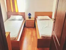 Спальня с 2 кроватями