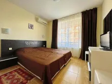 меблированная спальня