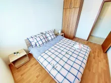 кровать в спальне