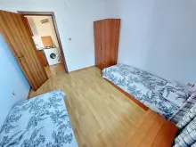 две кровати в спальне