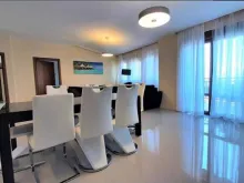 обеденный стол в гостиной