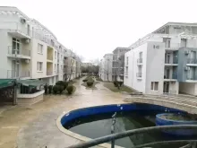 бассейн на территории комплекса