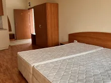 двухспальная кровать в квартире