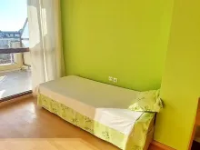 кровать в спальне