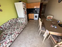 Стол со стульями диван