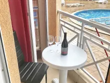 терраса с видом на бассейн