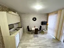 кухонный гарнитур и стол