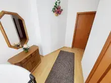 Прихожая со шкафом зеркалом