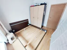 кровать и гардероб