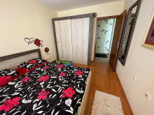 кровать и гардероб