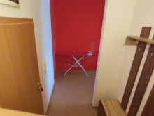 вешалка в прихожей