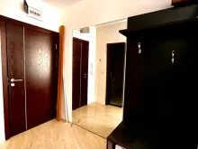вешалка в прихожей