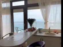 кухонная стойка, стулья