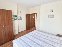 кровать и гардероб