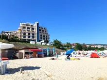 пляж у комплекса