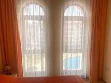окна в спальне