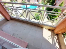 терраса с видом на бассейн