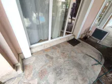 открытая терраса с выходом к бассейну