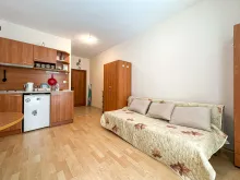 диван и кухня