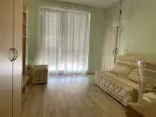 диван и шкаф в квартире