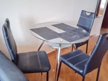 обеденный стол и стулья