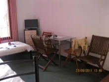 обеденный стол в квартире