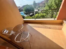 большая терраса с видом на бассейн