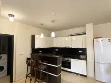 кухня с барной стойкой