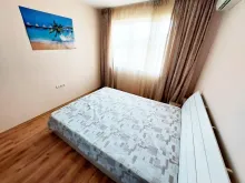 двуспальная кровать, шкаф