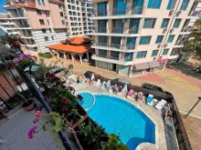 вторая терраса с видом на бассейн
