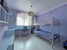 двухуровневая кровать в спальне