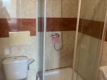 туалет и душевая кабина