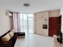 диван в гостиной