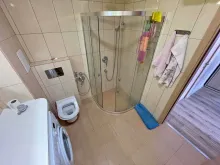 туалет и душевая кабина