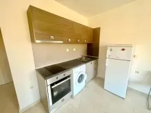 кухонный бокс и холодильник